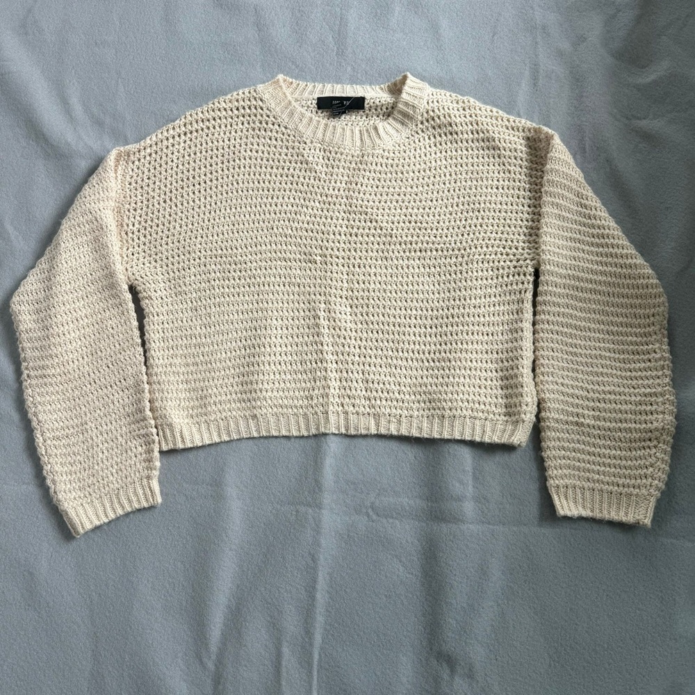 Forever 21 Knitted Waffle Cropped Sweater.  Size L